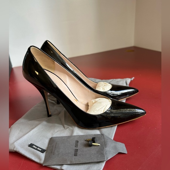 Size 38 1/2 Miu Miu Black Patent Pumps. Perfect! Barely Worn! - Picture 10 of 10